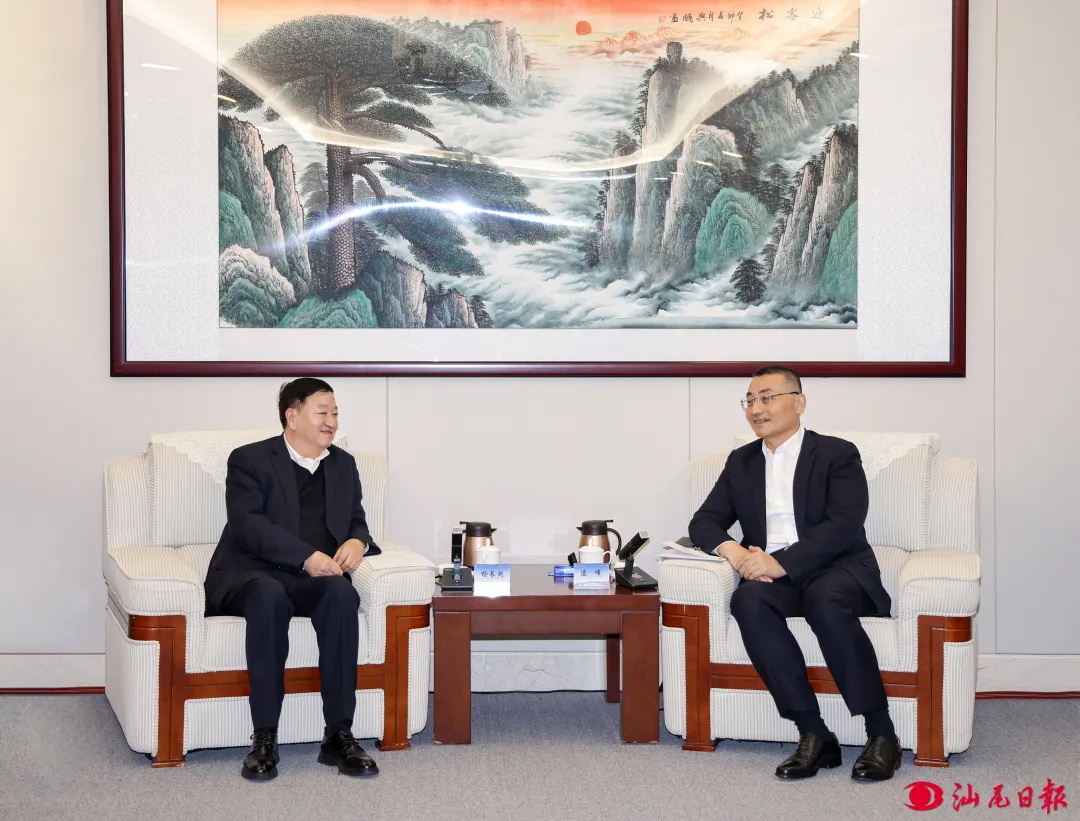中廣核集團(tuán)黨委書記、董事長楊長利與汕尾市委書記逯峰、市長鄭海濤會談