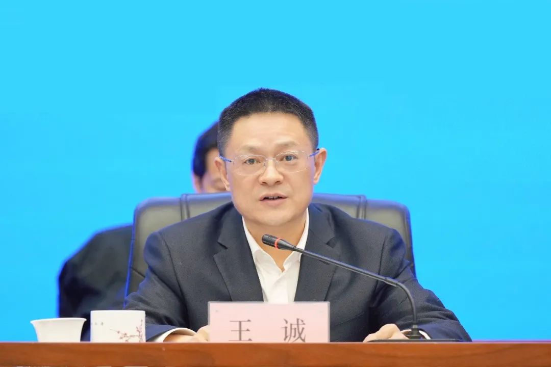 這一新成立能源集團，董事長、總經(jīng)理亮相